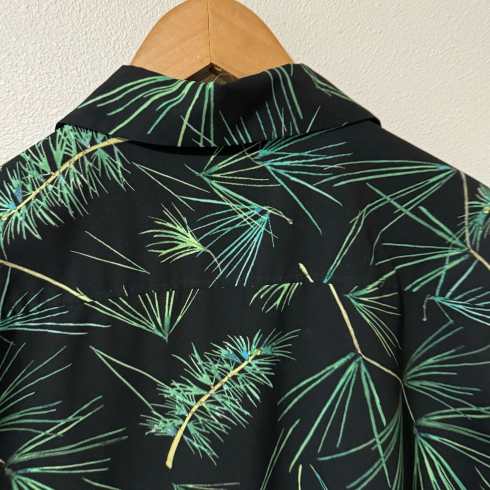 Helly Hansen Oya Short Sleeve Button Shirt Ebony Black Green Pine Tree Print-M - Picture 7 of 9